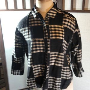 Chico's Design button down shirt abstract black&white check/plaid/100%silk/8or10